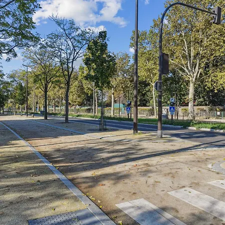 Chic Champs-elysees * パリ