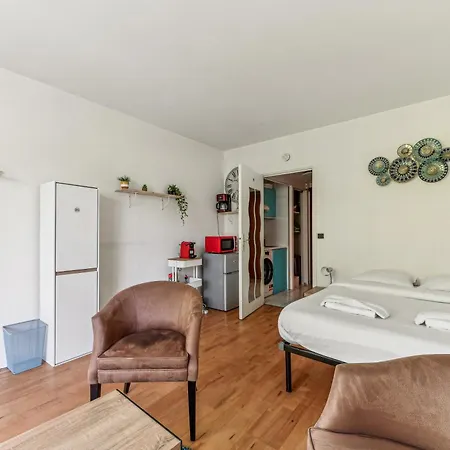 Chic Champs-elysees Апартаменты Париж