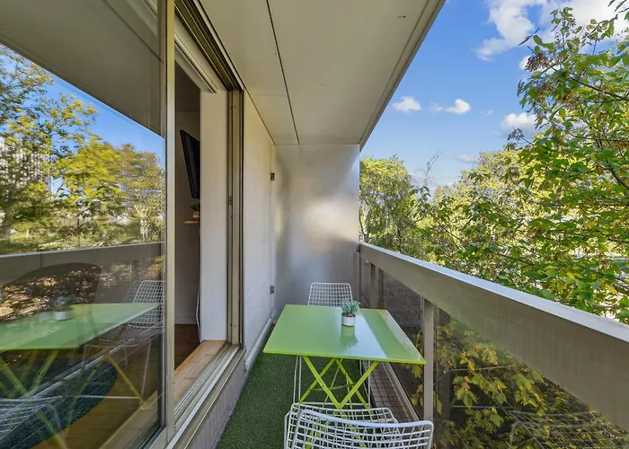 Chic Champs-elysees *