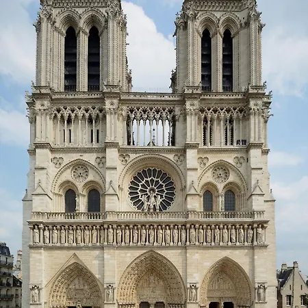 Chic Champs-elysees Apartament *