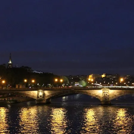 Chic Champs-elysees Apartament